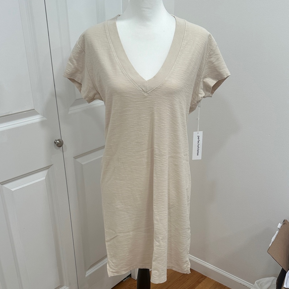 NWT perfectwhitetee V-Neck Short Sleeve Tunic Dress